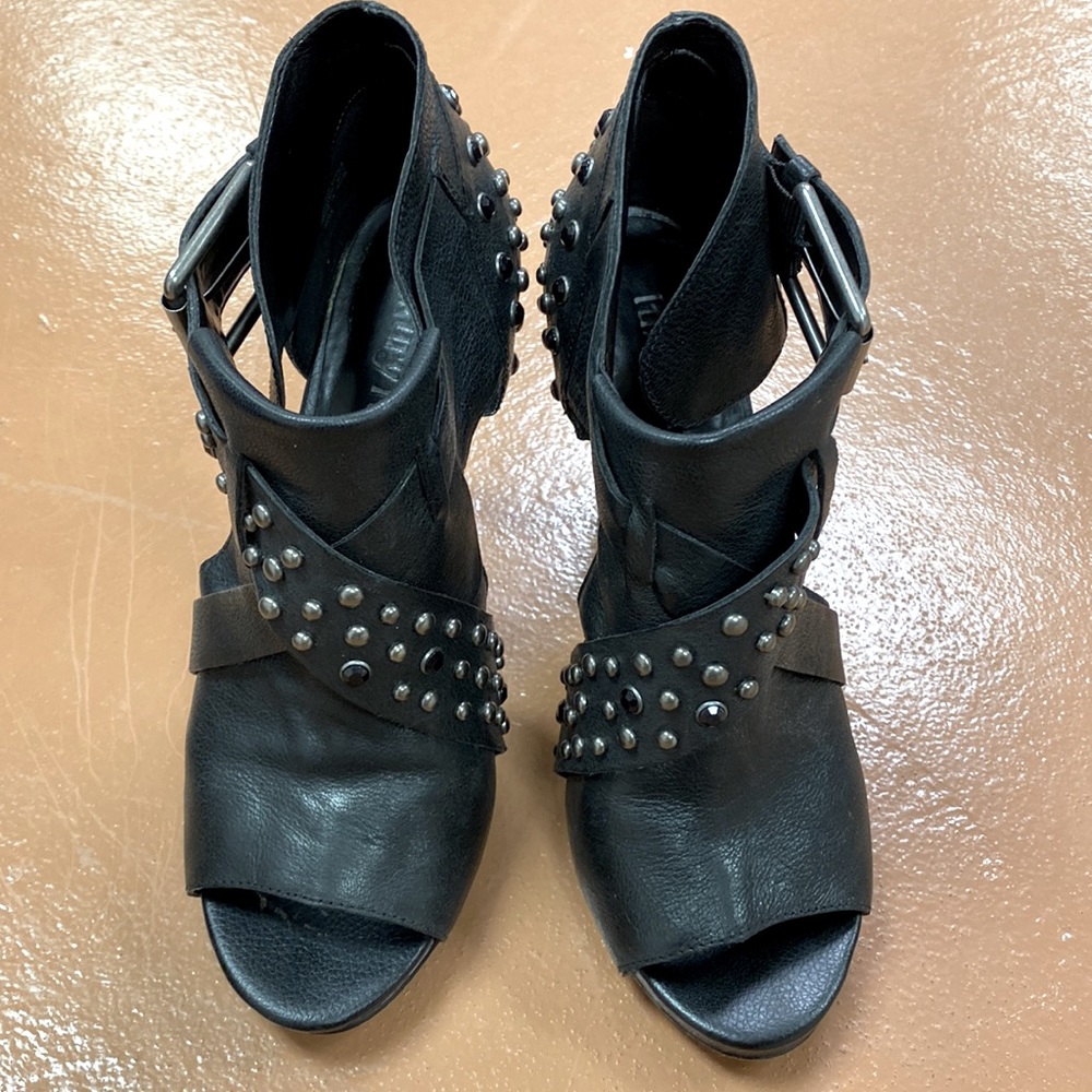 Luxury Rebel black leather studded sandals. Sexy AF! Size 10US 40EUR